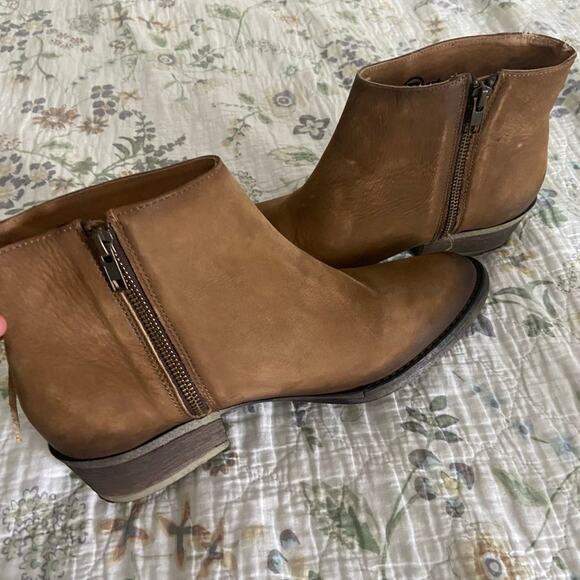 EUC Circle G Honey Leather Side Fringe Round Toe Zip Western Booties Women’s 11M - Picture 4 of 11